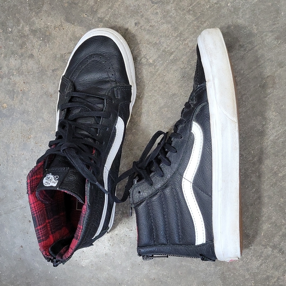 Black leather Vans sk8 high